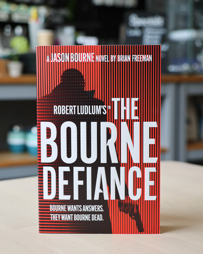 An image of the book cover for Robert Ludlum's The Bourne Defiance by Brian Freeman