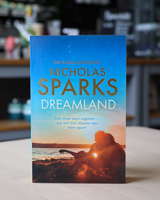 An image of the book cover for Dreamland by Nicholas Sparks